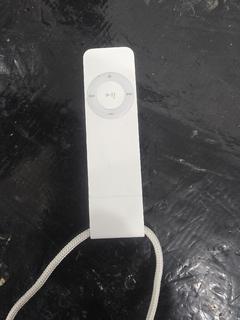 Apple iPod shuffle (1st Gen) White 1GB MP3 Player M9725LL/A Apple iPod shuffle (1st Gen) White 1GB MP3 Player M9725LL/A
