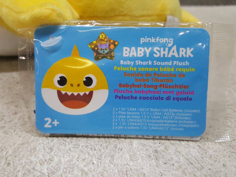wowwee pinkfong baby shark official song puppet with tempo control