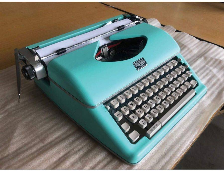 Royal Classic Manual Typewriter