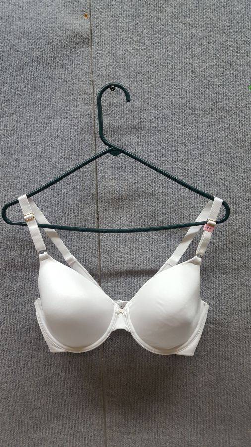 Vanity fair 36 D white bra Auction
