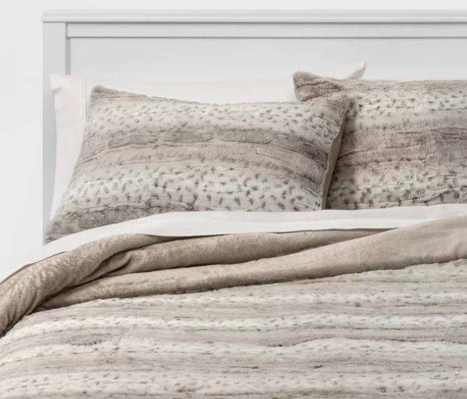 Threshold™ Textured Faux Fur Comforter & Sham Set Snow Leopard- Full/Queen,  R2 Auction | Auction Synergy