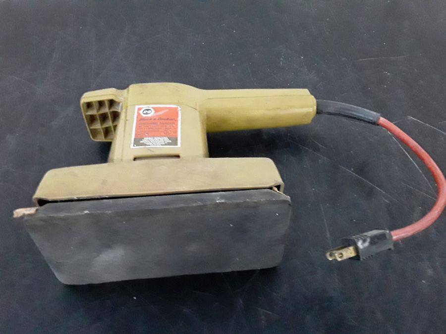 Black and Decker FINISHING SANDER No.7404 Type 3. 2C Auction