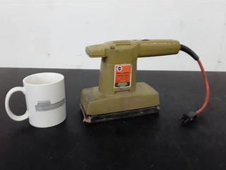 Black and Decker FINISHING SANDER No.7404 Type 3. (2C) Auction