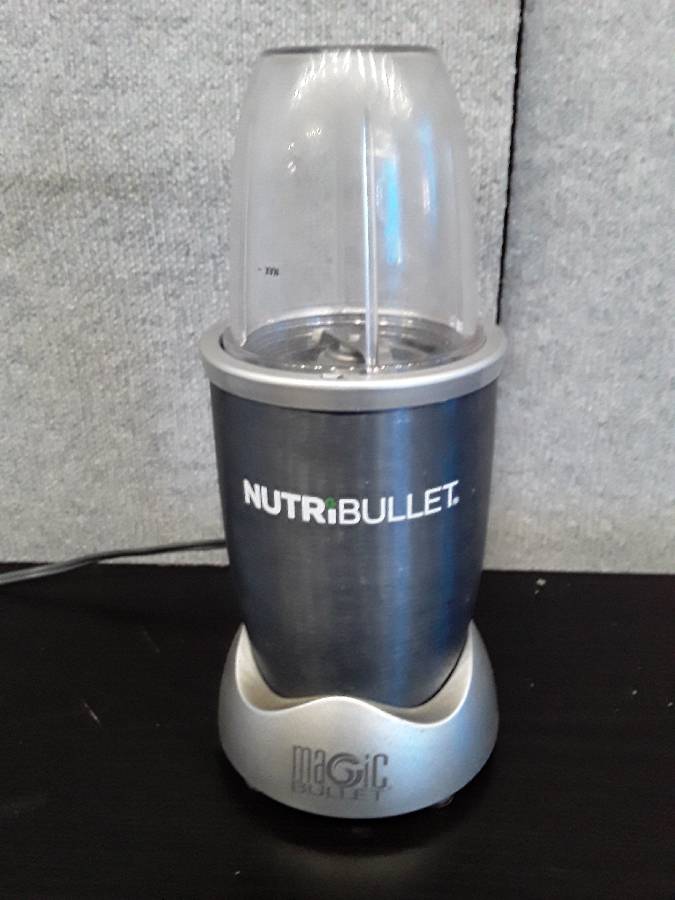 Nutri Bullet Food preparing machine 33TJ E243921 (2B) Auction
