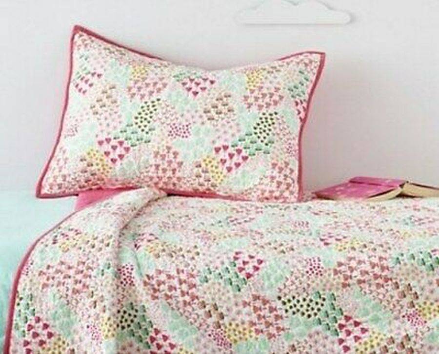 pillowfort pink quilt