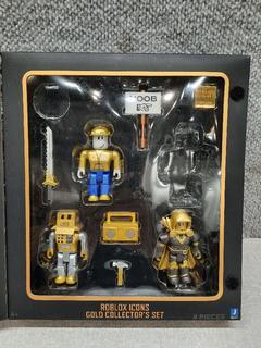  Roblox Action Collection - 15th Anniversary Roblox Icons Gold  Collector's Set [Includes Exclusive Virtual Item]