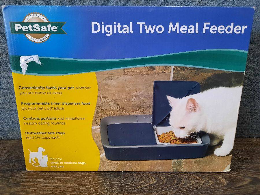 digital two meal feeder
