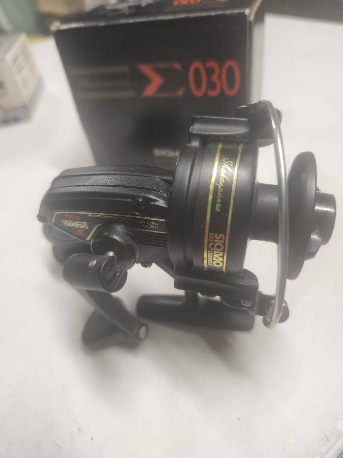 Shakespeare Sigma 2200 Series model 030 Reel (new in box) Auction
