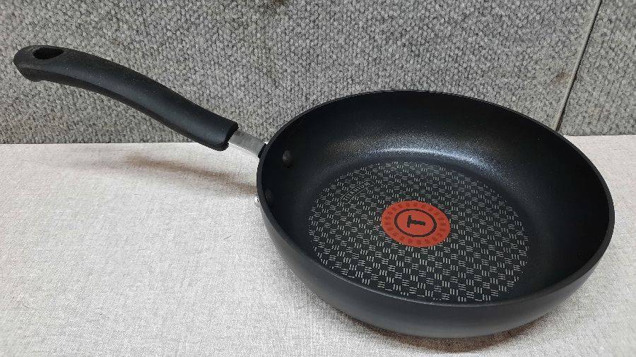 T-fal Ultimate Hard Anodized Titanium Nonstick Thermo-Spot Fry