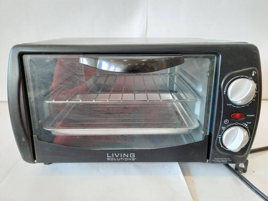 rijk Opblazen Ontmoedigd zijn Living Solutions 4 Slice Toaster Oven Model CS0901 M7 Auction | Auction  Synergy