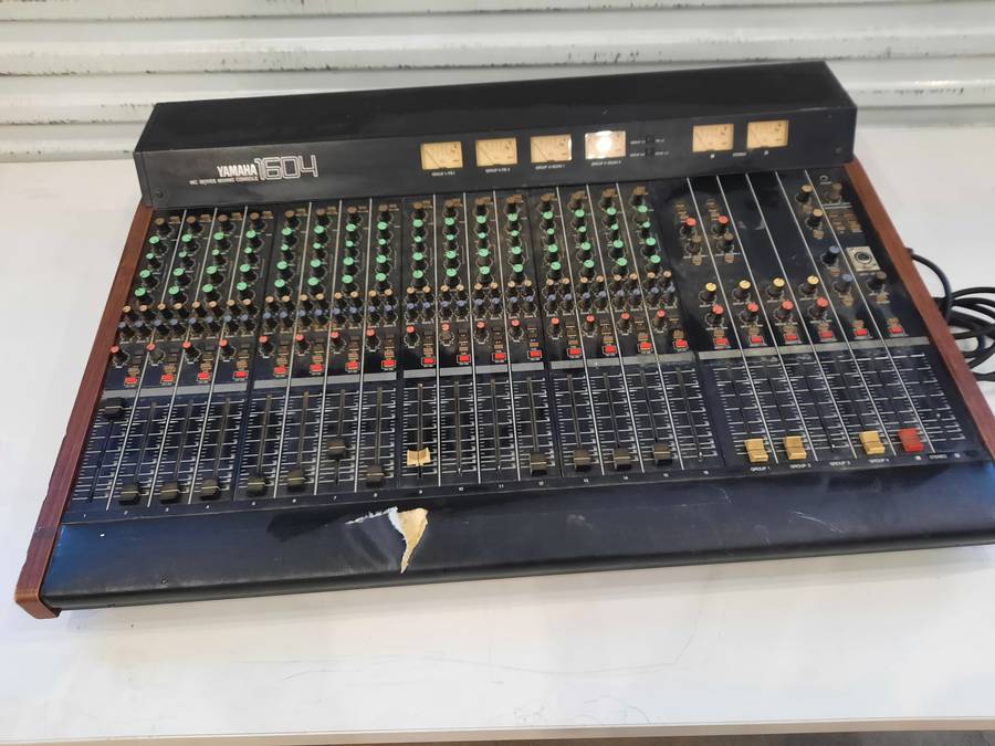 Yamaha Professional Series m916 Analogue Mixer 1980s wood Auction