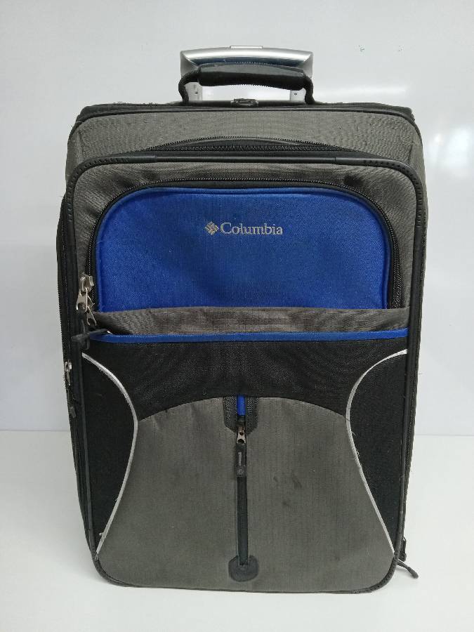 Columbia Omni Shield Advanced Repellency Carry On Rolling Luggage Used. (  W3) Auction