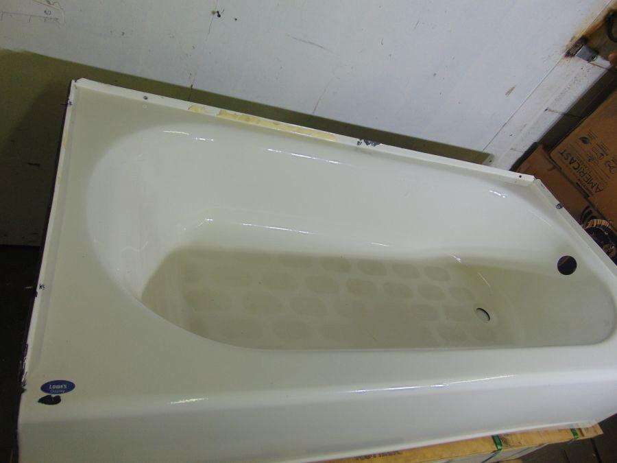Briggs Pendant 60 In White Porcelain Enameled Steel Skirted Bathtub