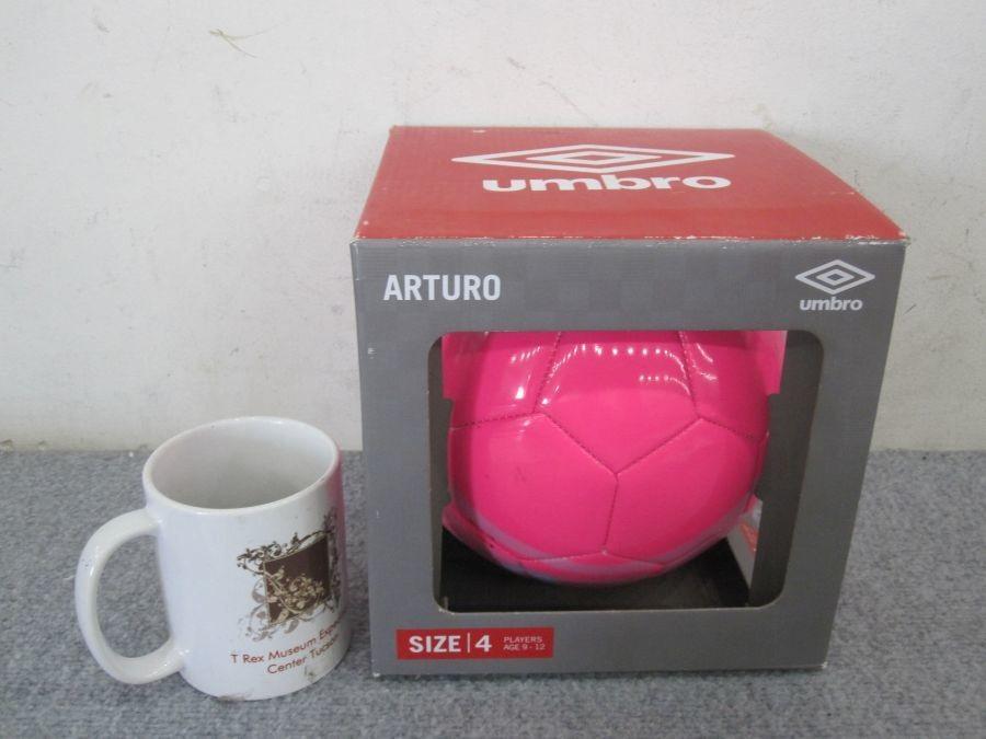 Umbro arturo deals soccer bal