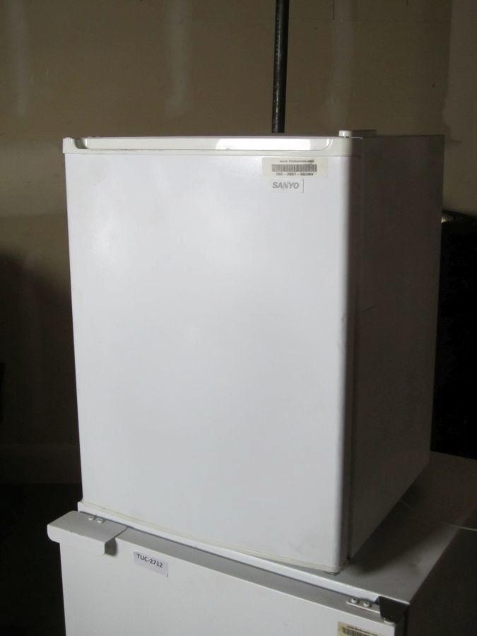 sanyo 5 cu ft refrigerator
